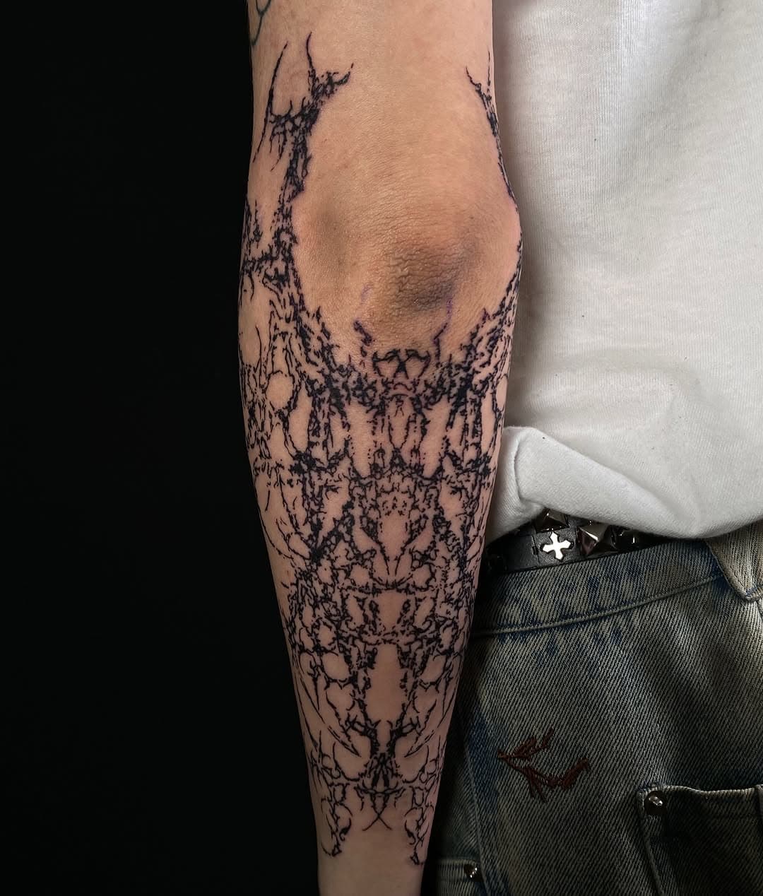Intricate arm pattern