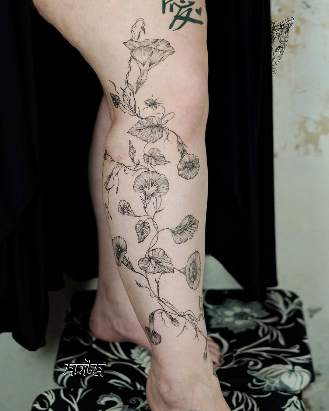 Flowering Vine Adornment