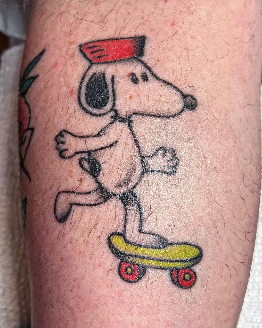 Skateboarding Snoopy with red cap