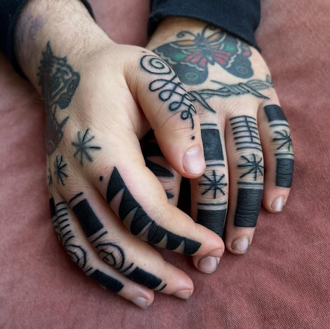 Geometric and symbolic hand adornment