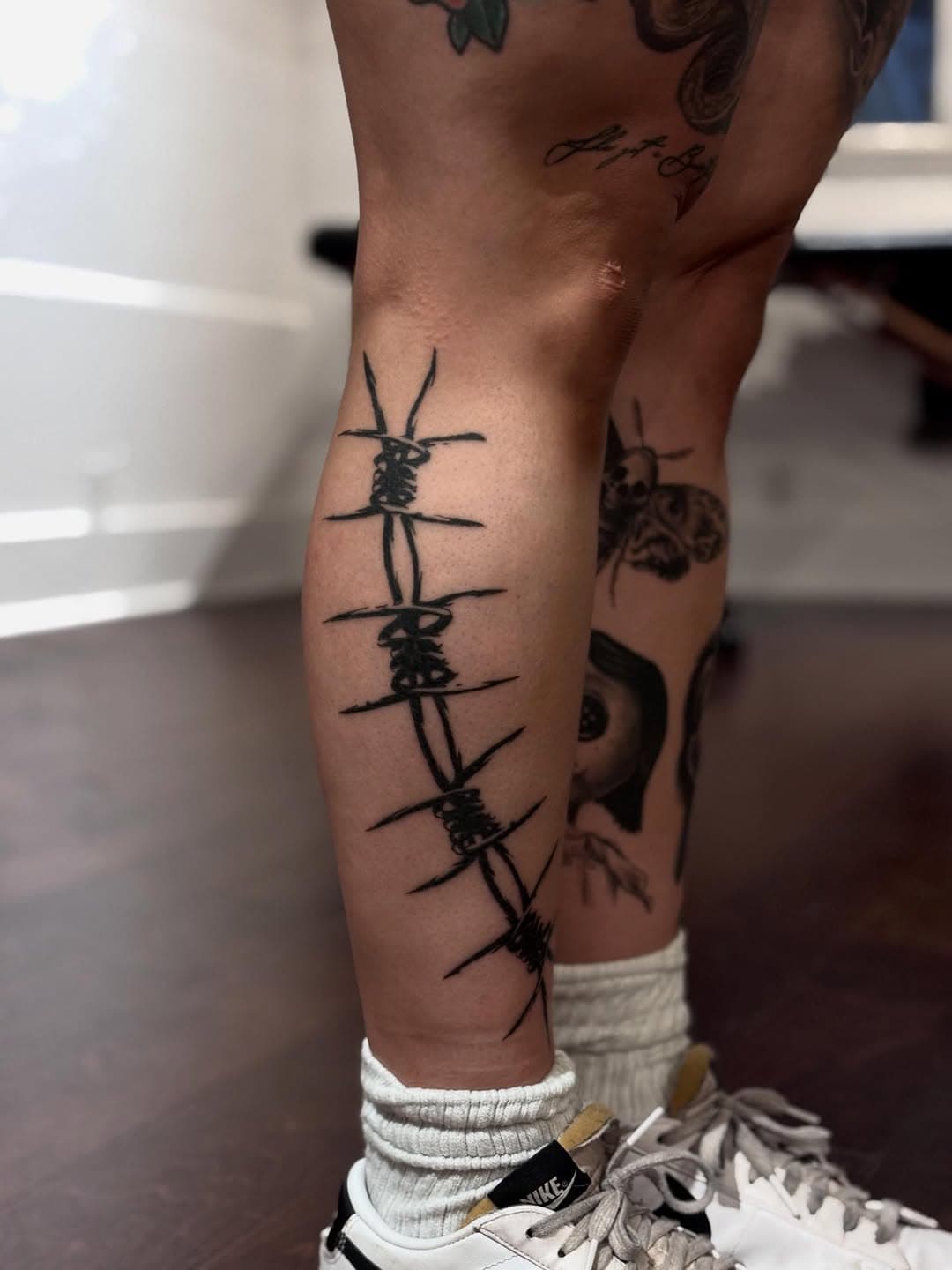 Barbed wire leg adornment
