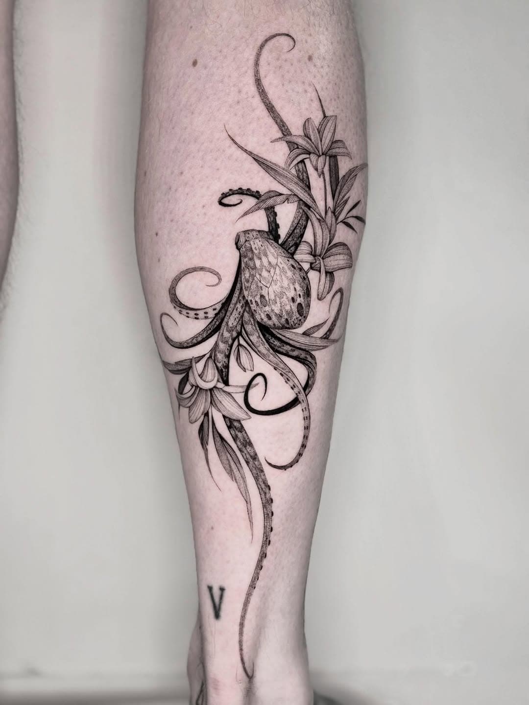 Octopus with blossoming flowers