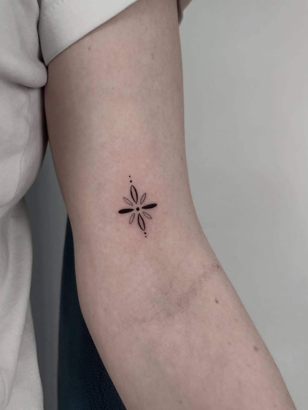 Minimalist floral emblem