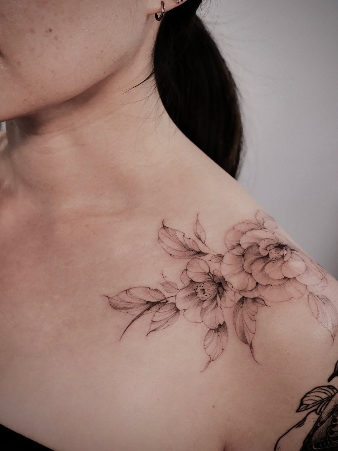 Delicate floral shoulder piece
