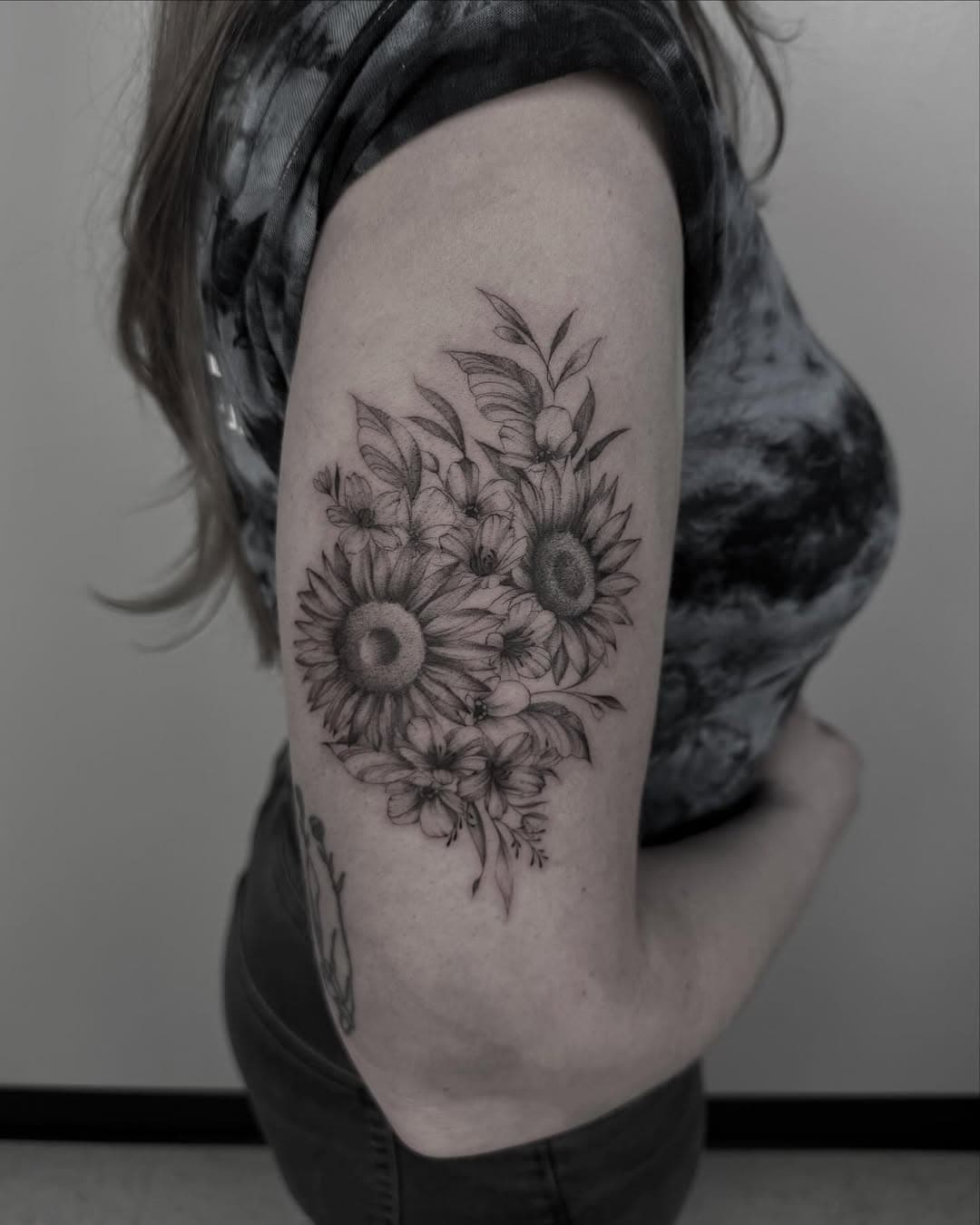 Floral cluster with sunflowers