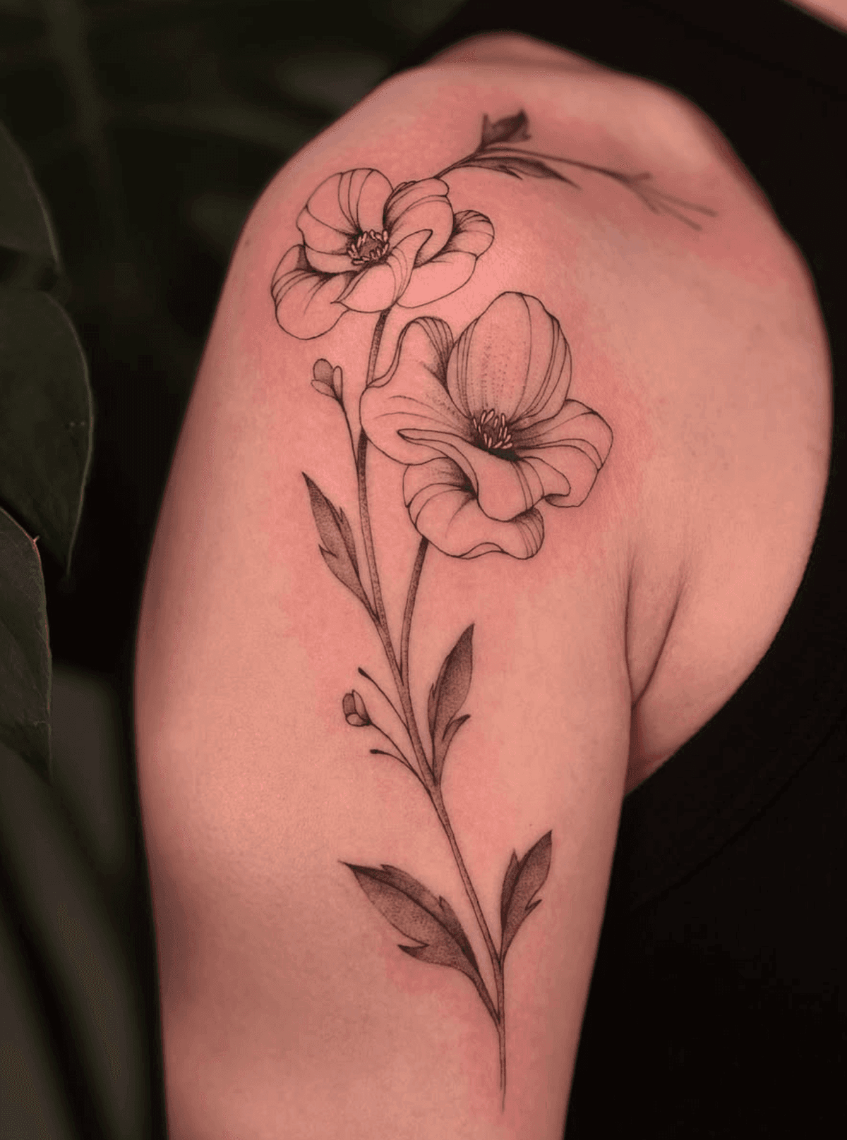 Delicate Floral Shoulder Design