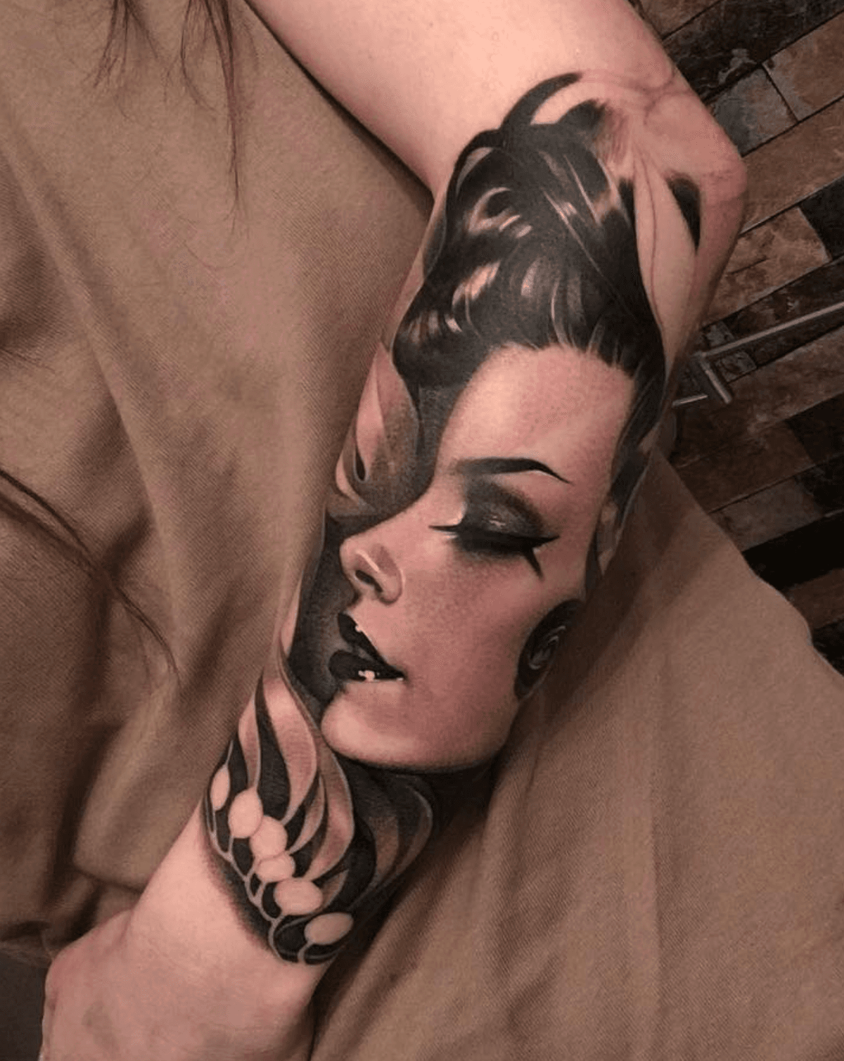 Profile of a Glamorous Woman