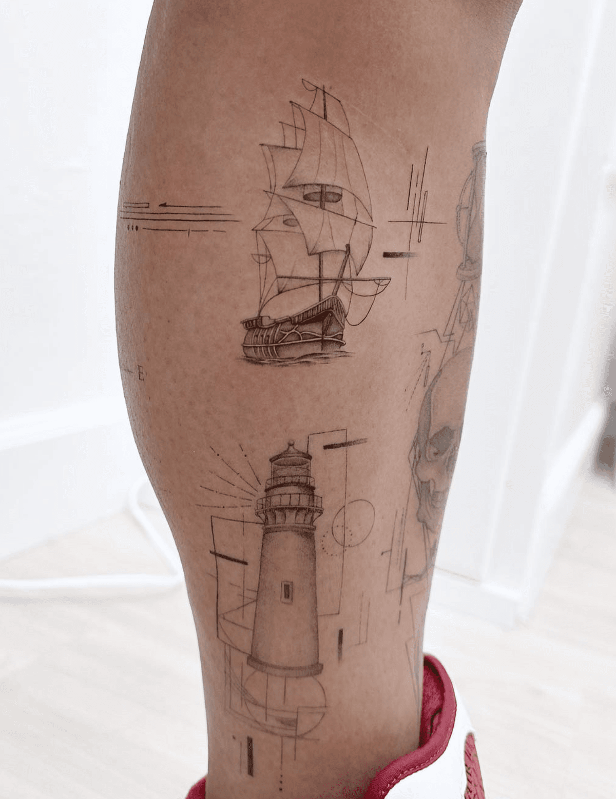 Nautical Elements on the Leg