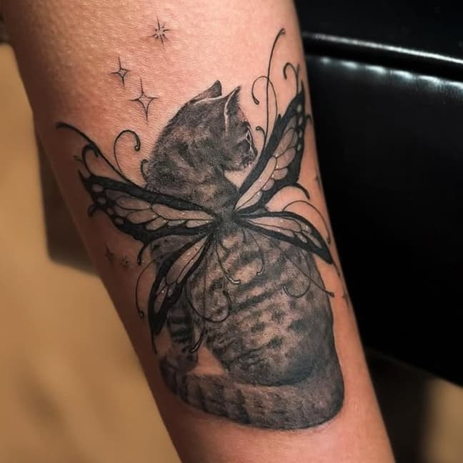 Feline with ethereal wings