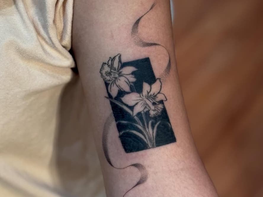 Floral Rectangle with Wavy Trails