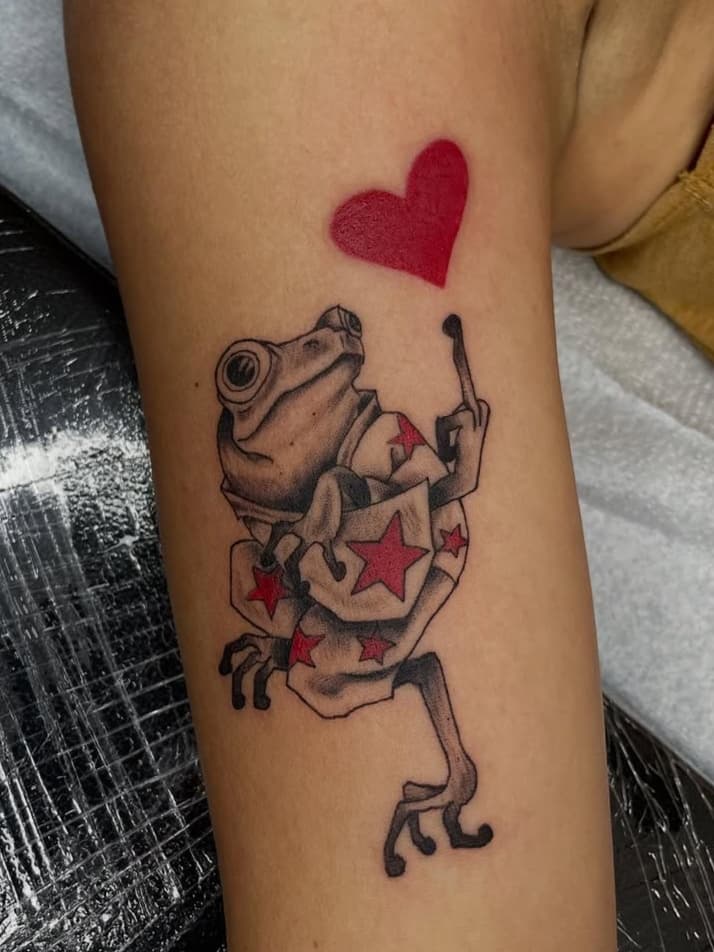 Frog in patriotic attire with a heart