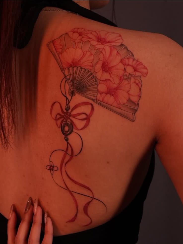 Floral Fan and Knotwork