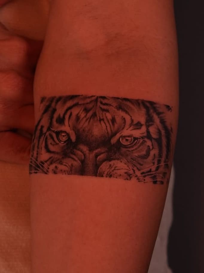 Tiger Gaze Arm Band